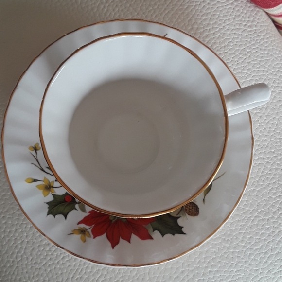 ⭐RARE⭐♥️ANTIQUE♥️Bluebird Fine Bone China Christmas Tea set - Picture 3 of 7